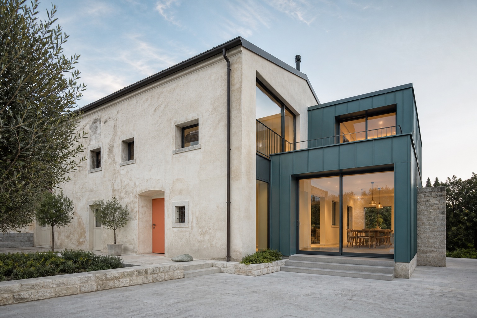 Casa italiana ristrutturata con ampliamento contemporaneo